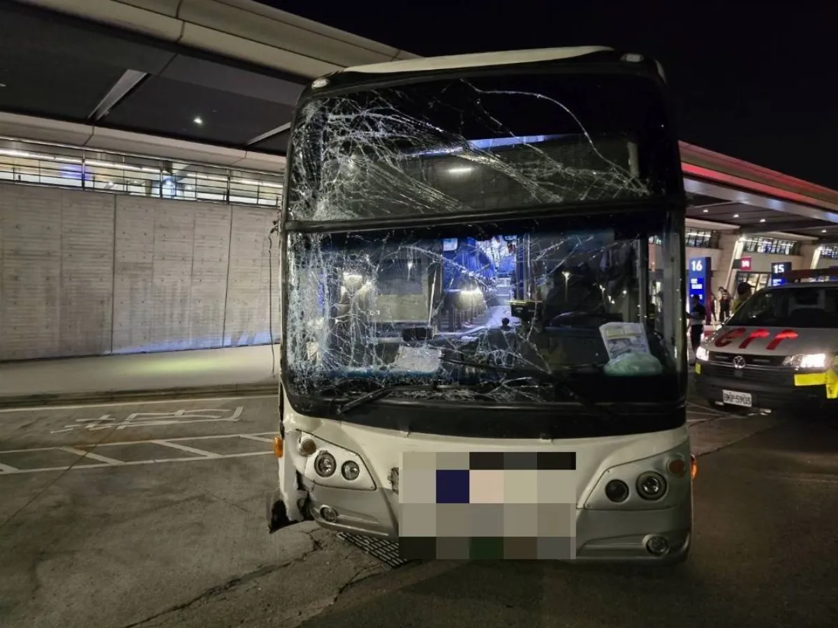 國光客運桃機自撞31人輕傷 22外國旅客剛抵台先進醫院 