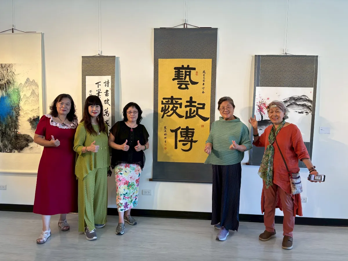不僅美還有溫度 「藝起傳愛」讓畫作添暖意