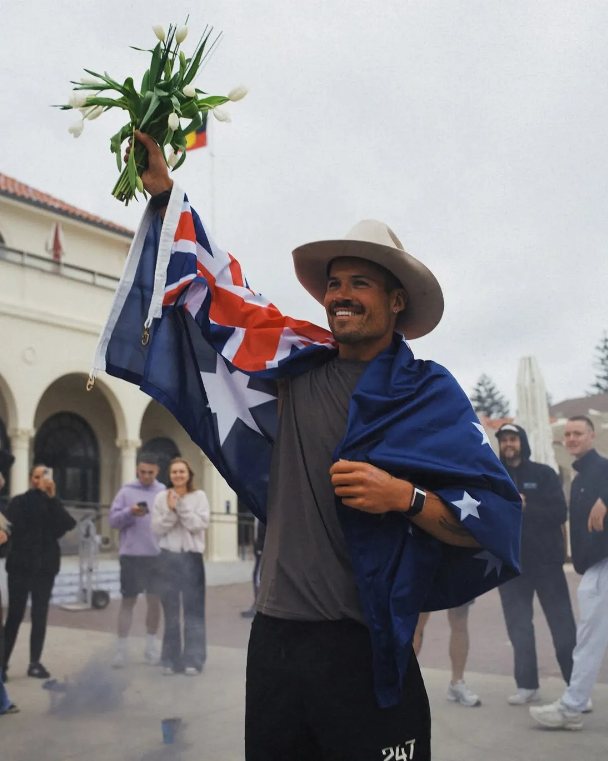 英籍超耐力運動員創紀錄 花35天長跑穿越澳洲