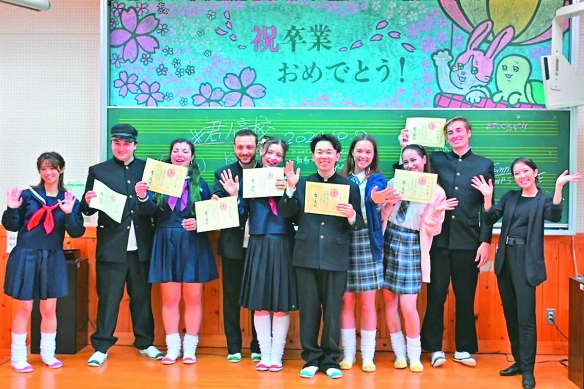 日新型旅遊 老外體驗當高中生