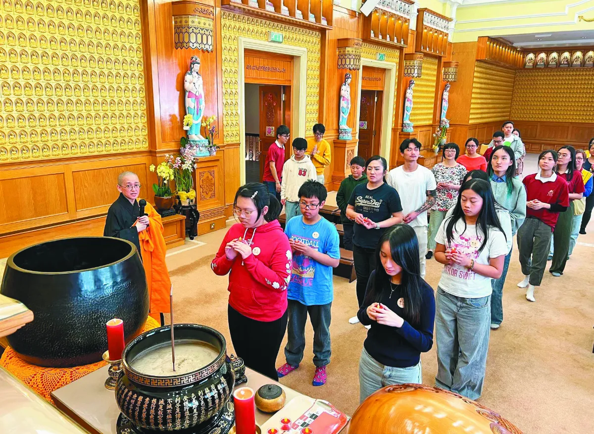曼城佛光山  為考生點燈祈福