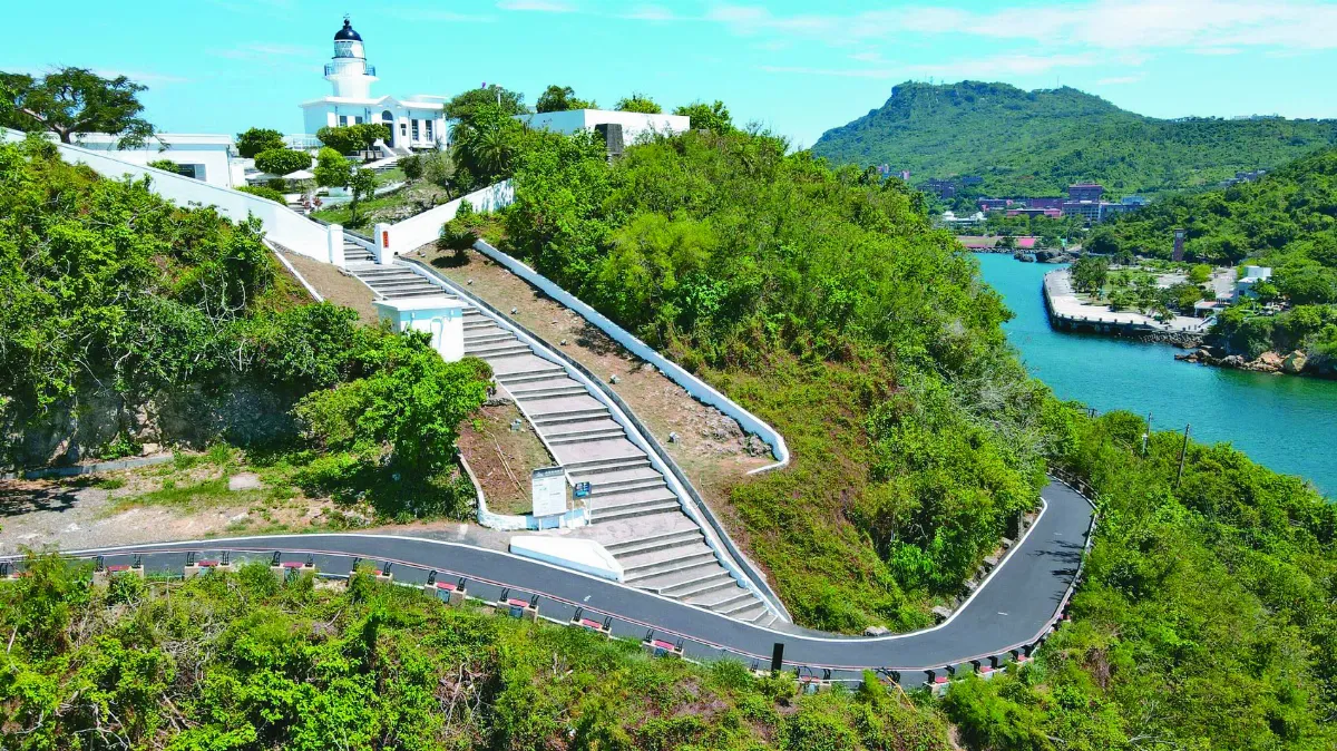 高雄旗后燈塔 登山步道重鋪