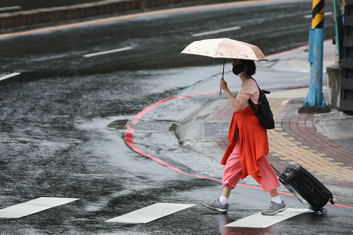 氣象署發布豪雨特報 14縣市慎防豪大雨