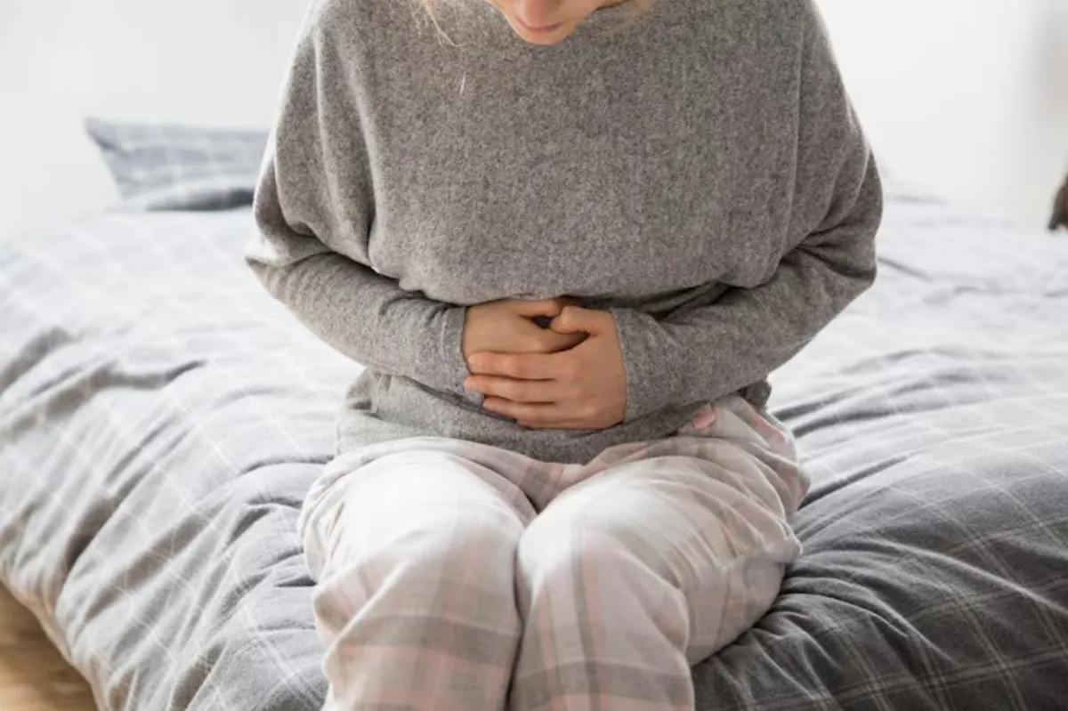 腹部脹痛頻尿意 婦女懷25公分卵巢腫瘤