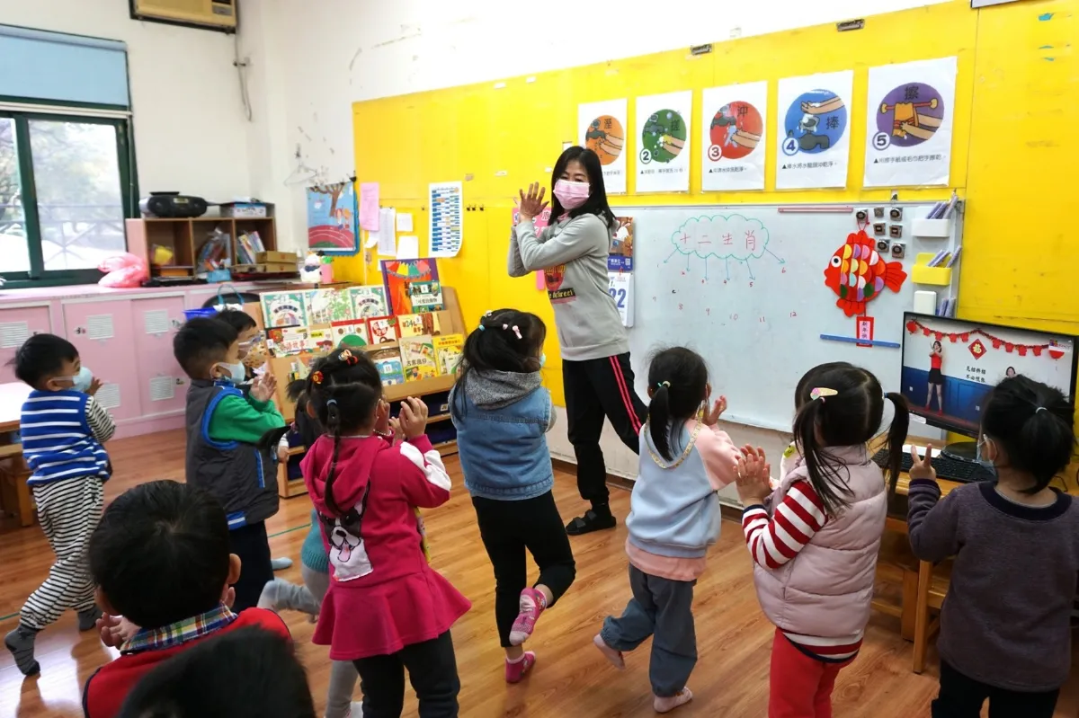 公幼延長照顧開辦率逾95% 定額收費減家長負擔