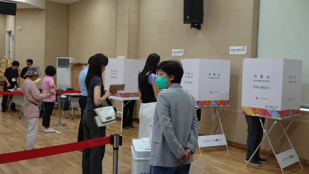 韓總統大選事前投票率34.74% 票箱發現上屆國會選票