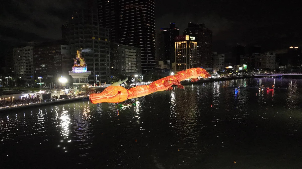 愛河三龍交會慶端午 佛光山祥龍翱翔獻祝福