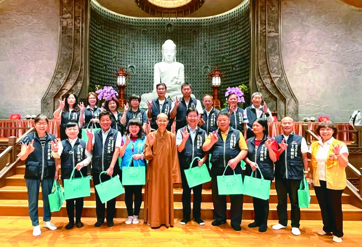台中南屯區長林秋萬偕里長  參訪惠中寺