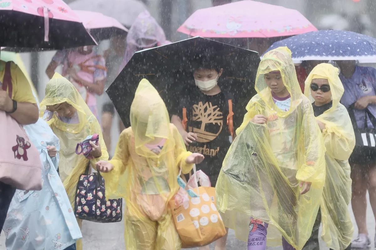鋒面今貫穿台灣 全台防豪雨強風