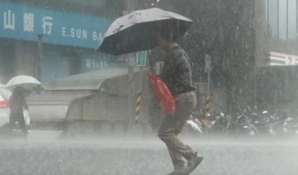 明豪雨續炸全台 北台灣溫度驟降高溫剩25度