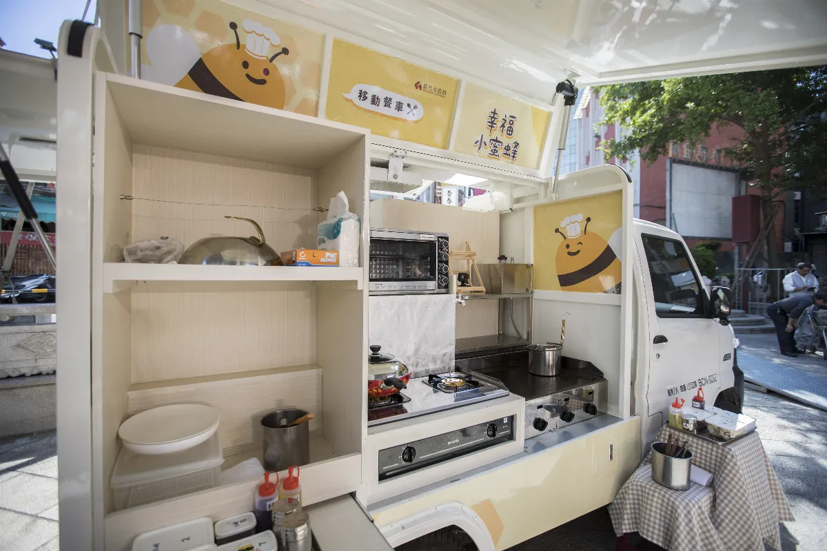 新竹共餐新模式  小蜜蜂移動餐車讓長輩幸福用餐