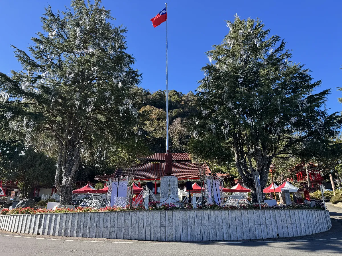 去威權梨山賓館前蔣中正銅像移室內  泰雅族人強烈反對