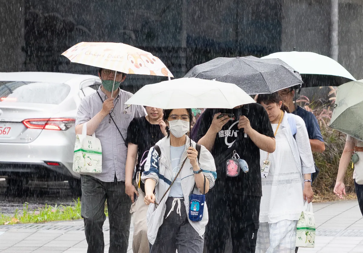 南海熱帶低壓最快10日形成 12日慎防降雨