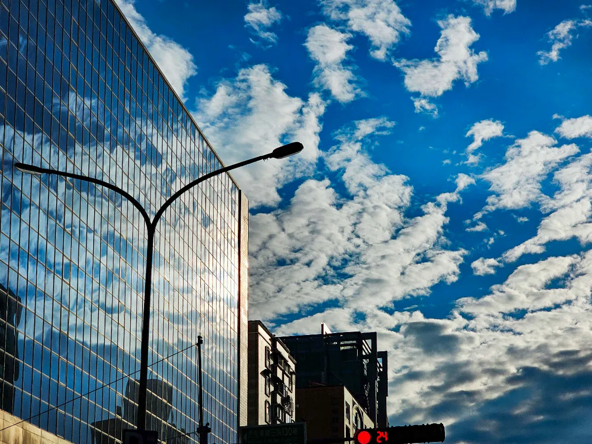 大樓玻璃帷幕展現設計  隔熱耗能是挑戰