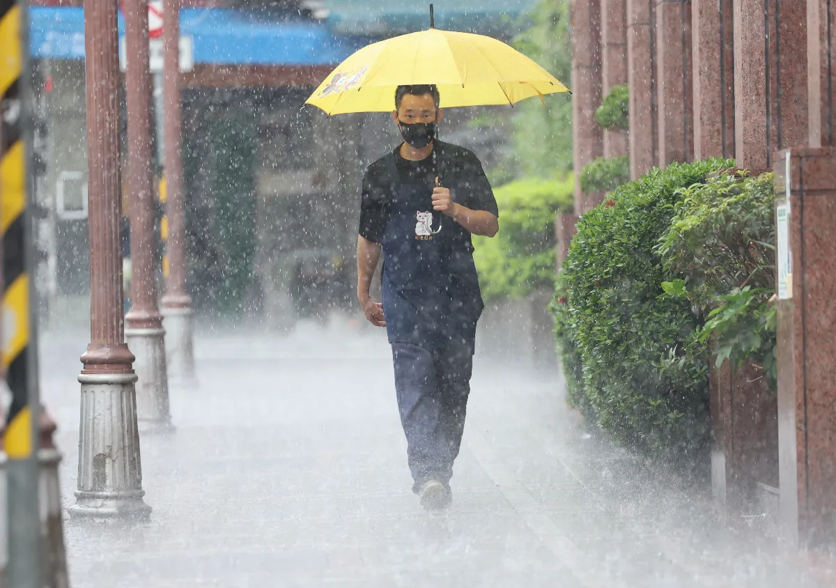 中南部豪雨持續 氣象署估14日白天才明顯趨緩
