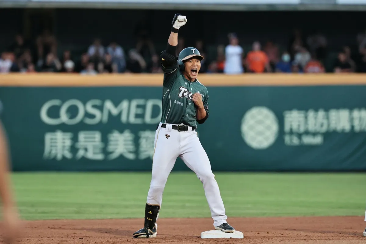 中職／王柏融滿壘長打逆轉 「雄親」面前奪MVP