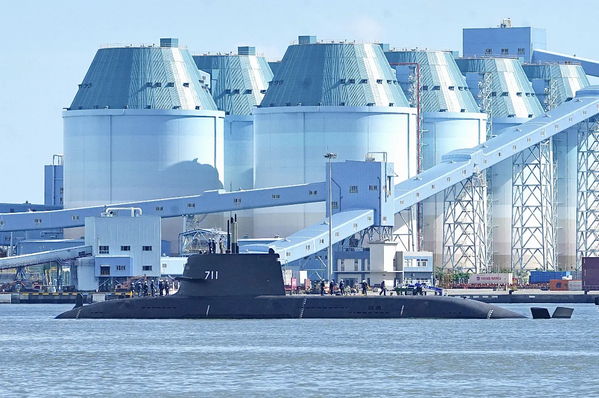 海鯤艦進入泊港測試最後階段 將出港進行海上測試