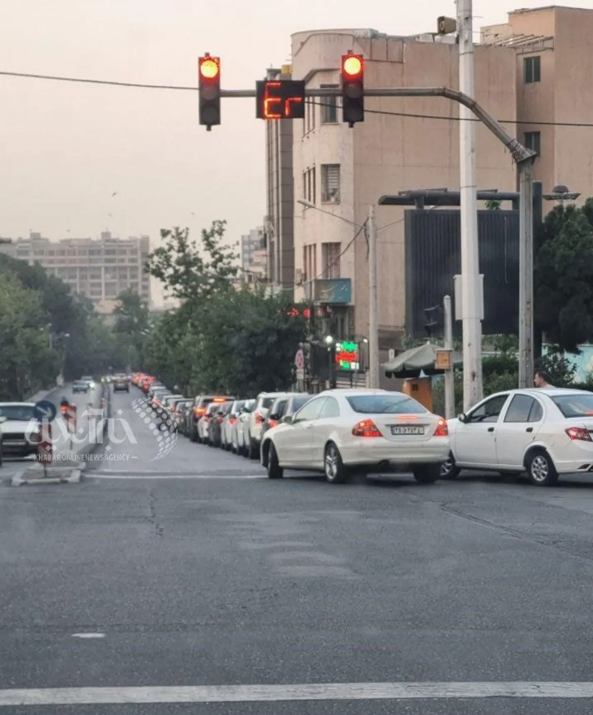 伊朗德黑蘭湧現逃難潮　民眾擠爆加油站哀嘆全市沒避難所