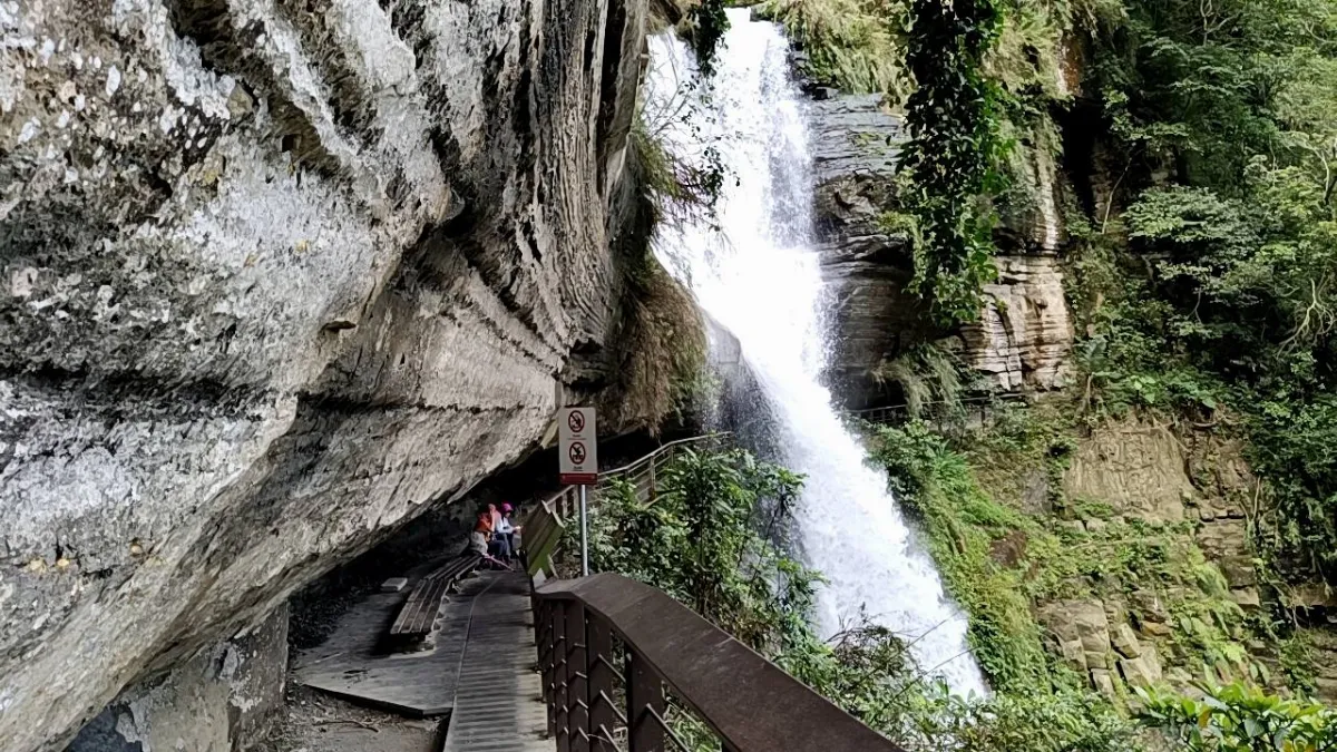 龍宮瀑布水簾洞 連日下雨出大景