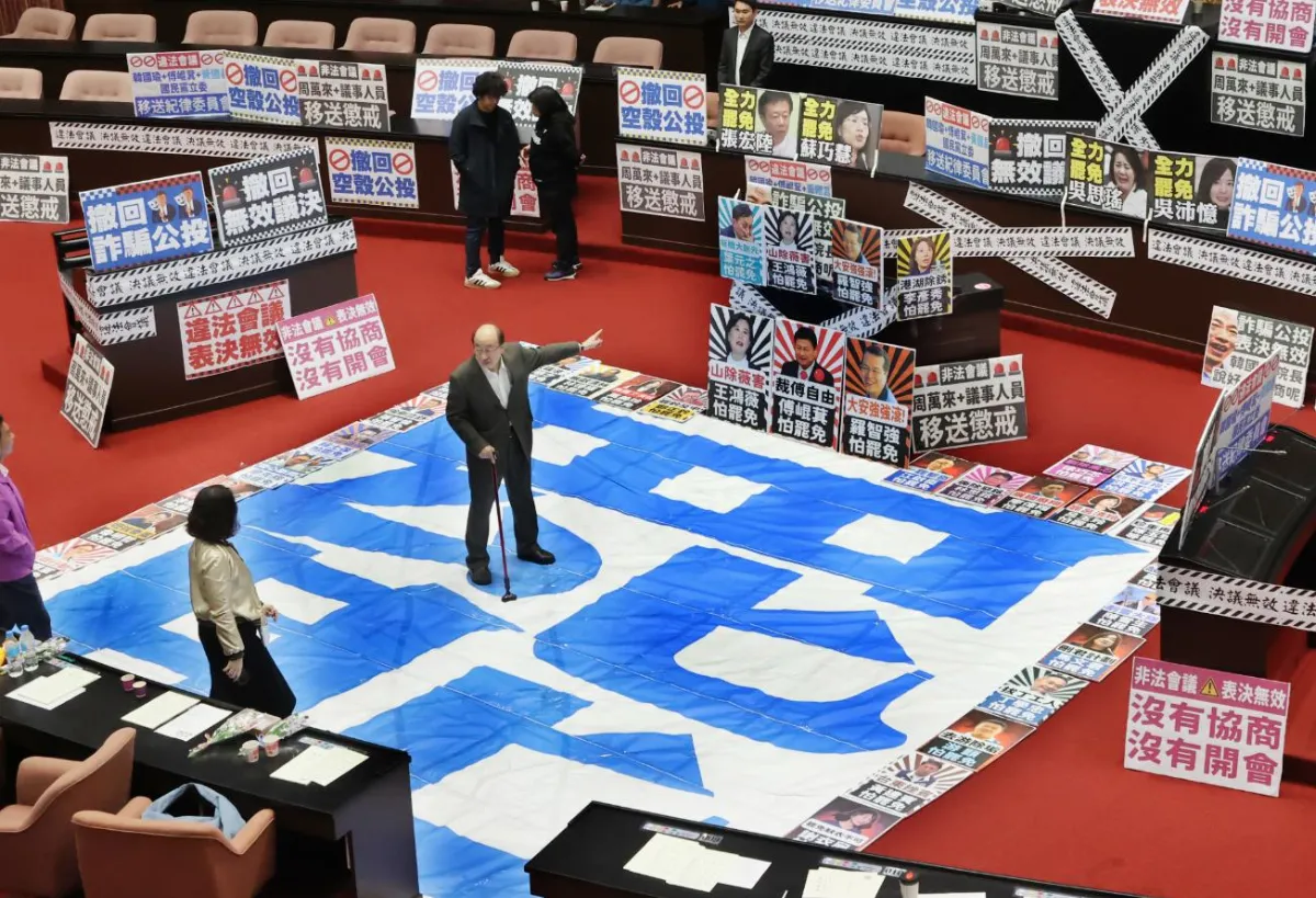 大罷免藍綠激戰愈演愈烈 中選會20日傍晚宣布投票日期