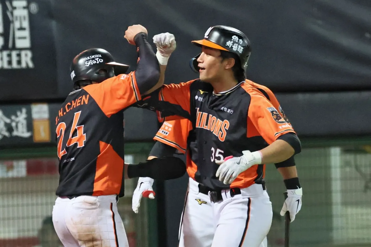 中職／轟到李多慧看板 潘傑楷不好意思笑了