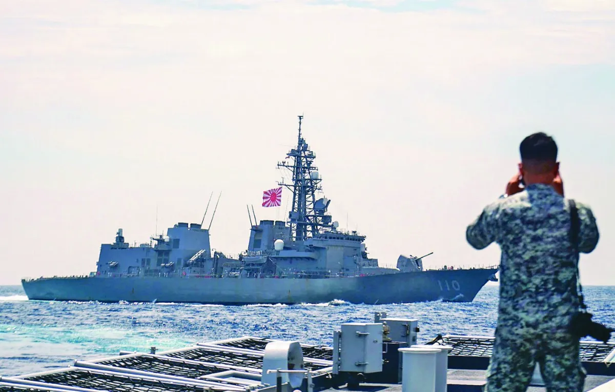 牽制大陸 日英軍艦相繼穿越台海