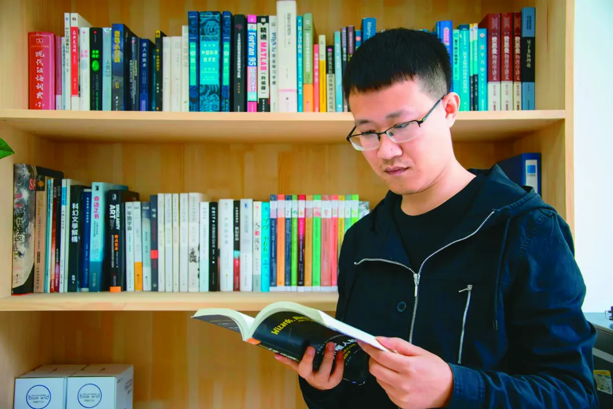 重慶大學中文系副教授 劉洋 跨界追光 科幻人生