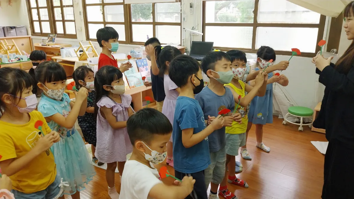 南華「雲水書車」駛入偏鄉　師生以音樂點亮教育平權