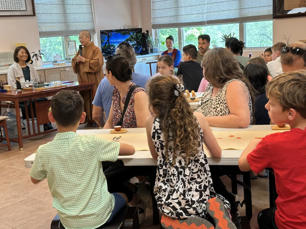 Homeschooling Family Visits Xiang Yun Temple