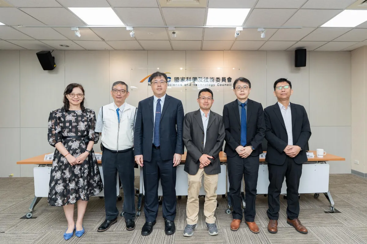 中大團隊開發新型雷射 AI資料傳輸更快更省電