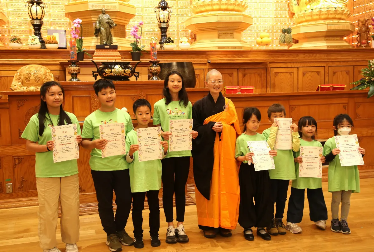 Fo Guang Shan Temple of Toronto Chinese School Graduation Celebrates Joy of Learning and Cultural Growth