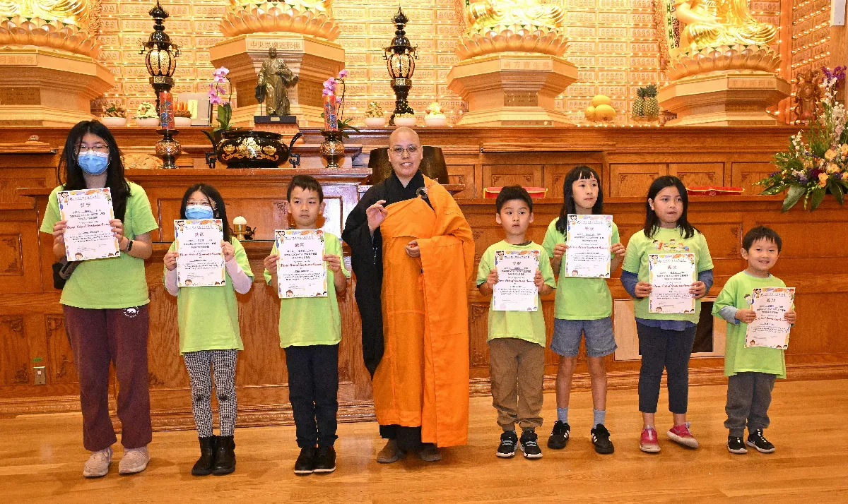 Fo Guang Shan Temple of Toronto Chinese School Graduation Celebrates Joy of Learning and Cultural Growth