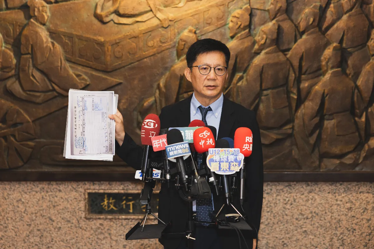 被爆公務出訪變夫妻遊 張廖萬堅：說謊願辭職