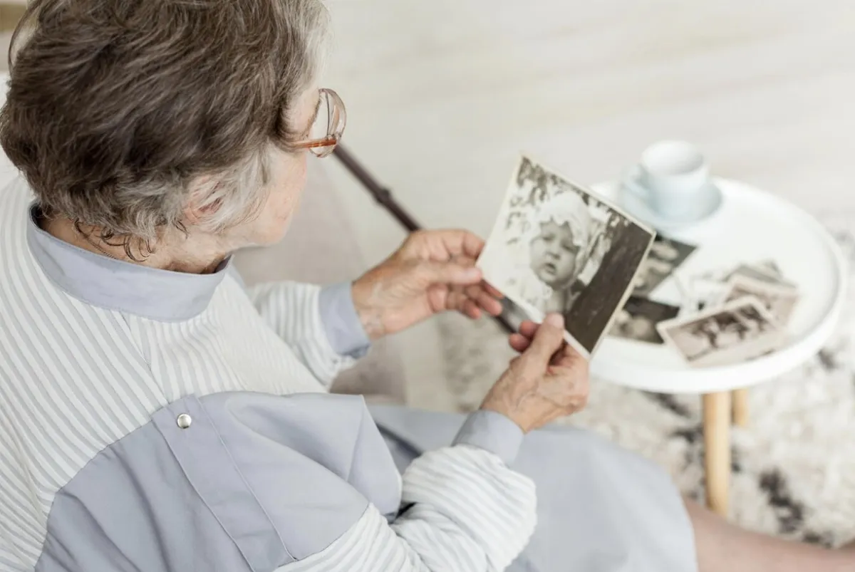 神經退化 長輩動作僵硬且額抖已是巴金森氏症