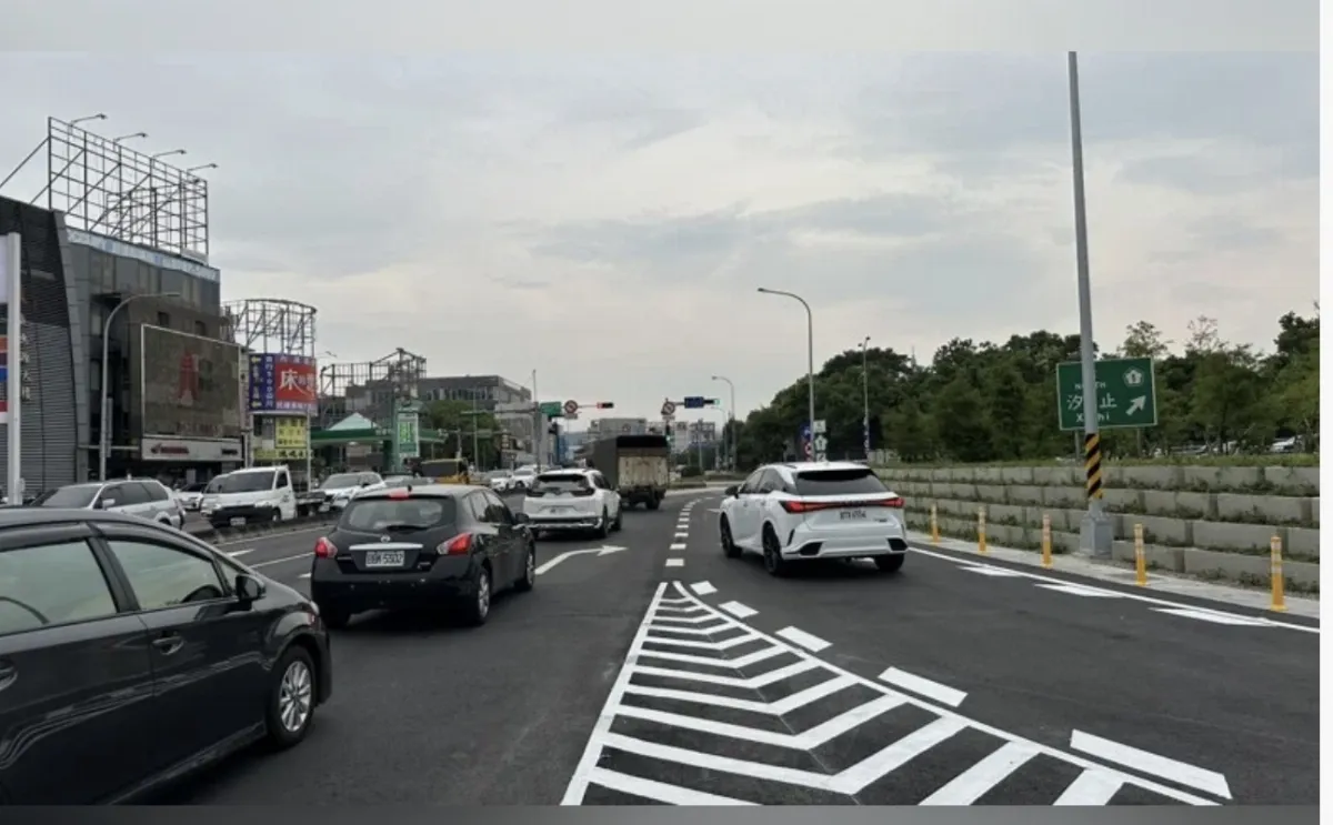 北市堤頂交流道增北上入口 首日下班車流無壅塞