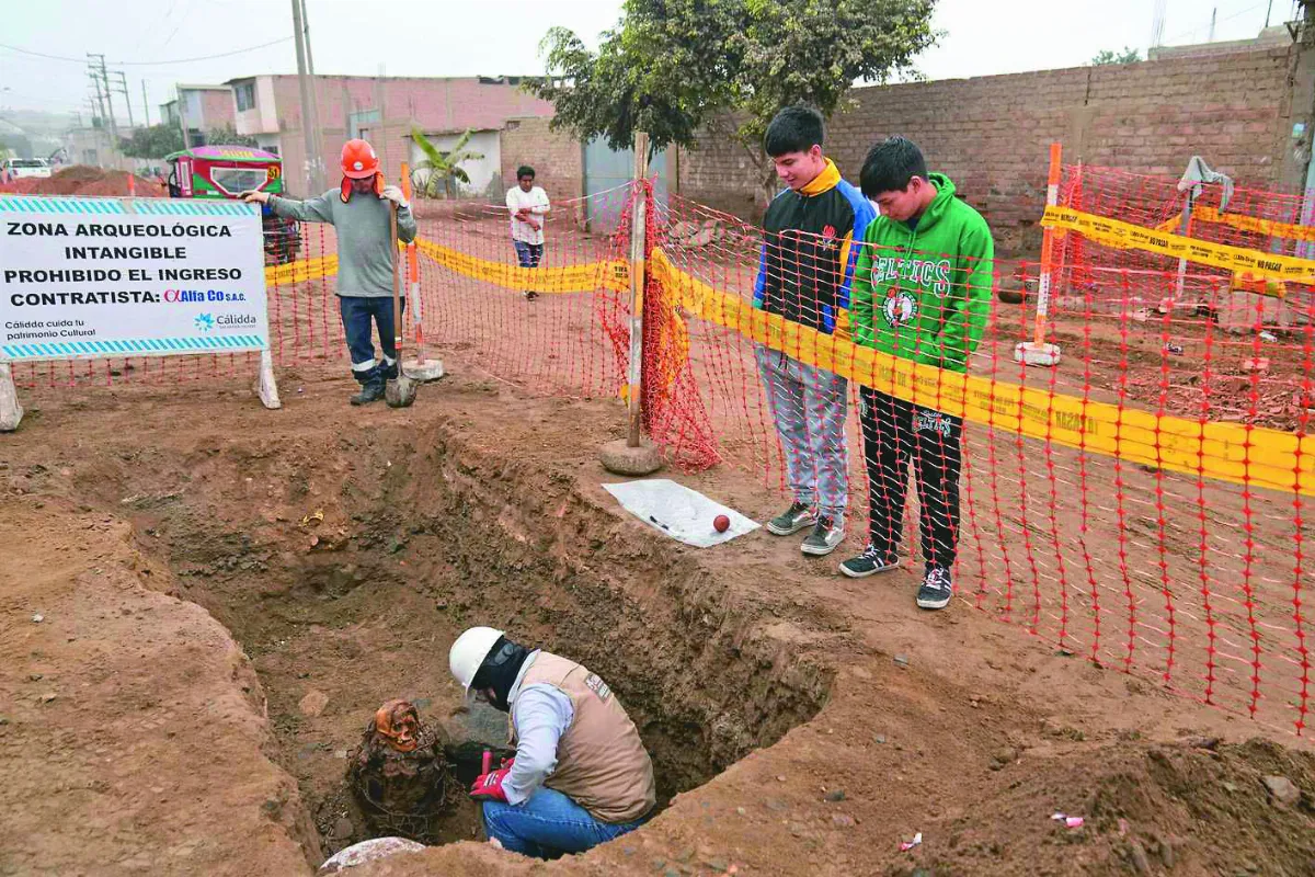 秘魯工人鋪管線 發現千年木乃伊