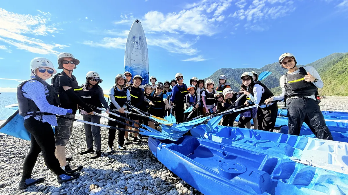 實踐「無痕海洋」  佛大攜手慈心基金會划獨木舟淨海