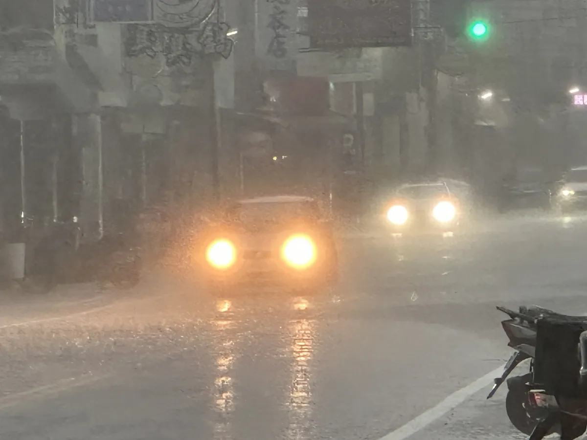 7縣市豪雨特報 慎防淹水及低能見度