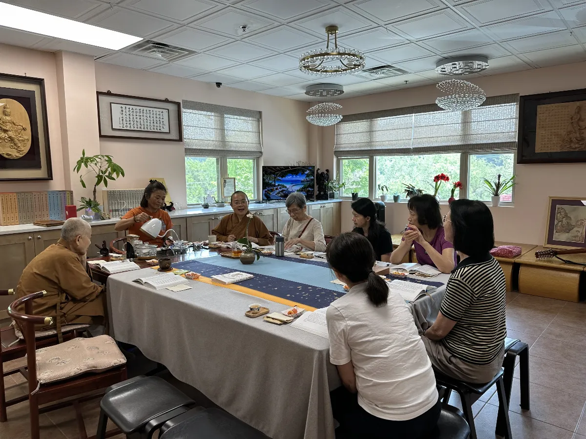 Fragrance of Books in the Human World, Walking Together in Wisdom — Xiang Yun Temple’s “One Book a Month” Reading Group Concludes Warmly