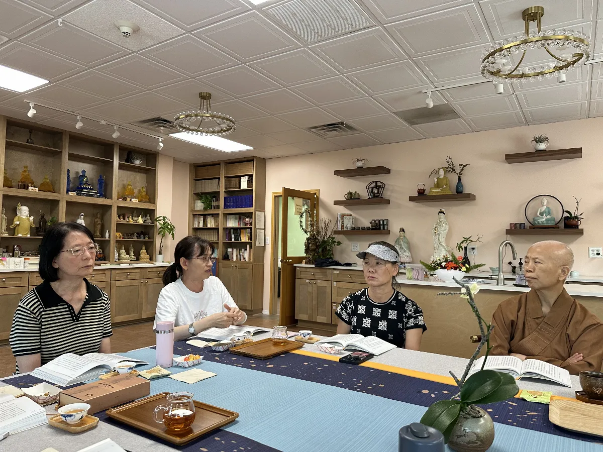 Fragrance of Books in the Human World, Walking Together in Wisdom — Xiang Yun Temple’s “One Book a Month” Reading Group Concludes Warmly