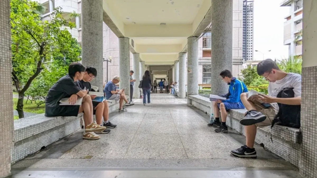 分科測驗／化學考題跨科多又新穎 高中師估均標分數會降