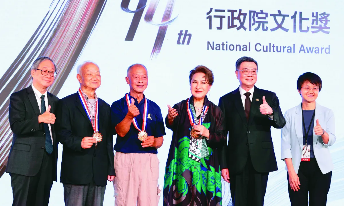 吳晟、傅明光、楊麗花 獲頒政院文化獎 