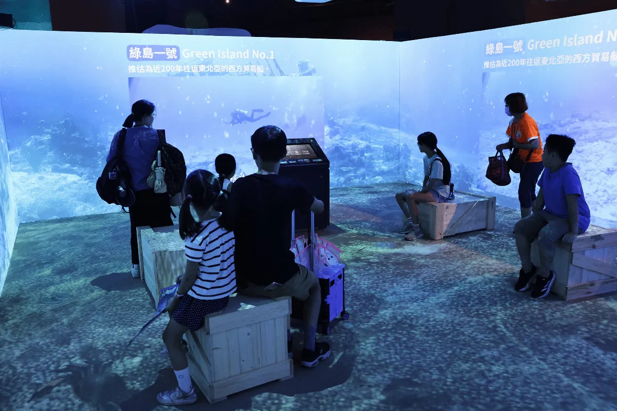 歷史煙烽 科技「船」動 「烽火船說」特展首站高雄登場