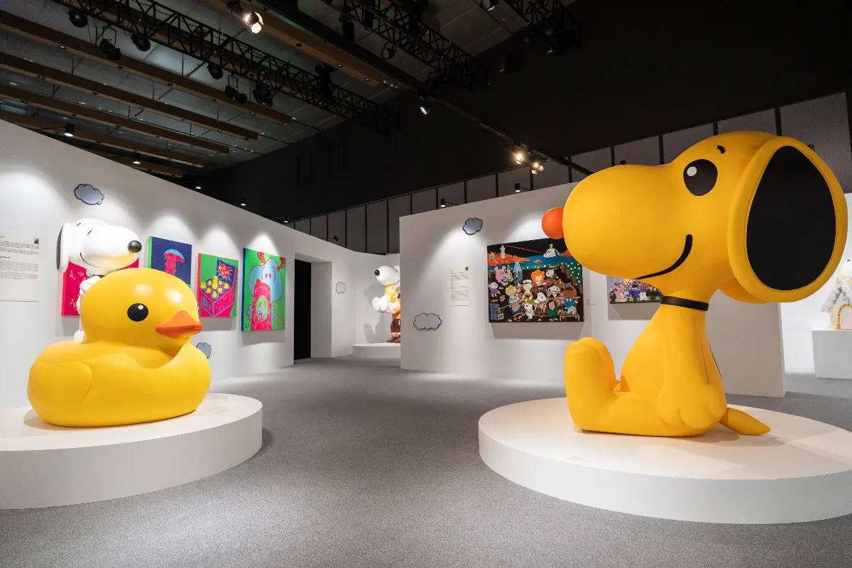 花生漫畫75周年特展登場　霍夫曼〈史努鴨比〉向經典致敬
