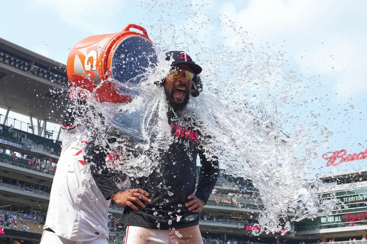 MLB／雙城「黑鱒」搖頭公仔日 締造完全打擊擊敗海盜