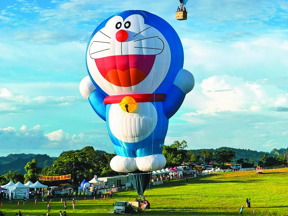 熱氣球嘉年華登場 萬人朝聖哆啦A夢
