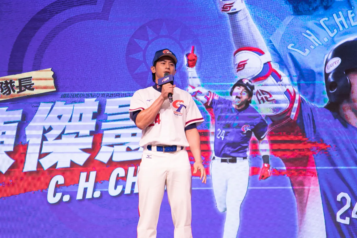 棒球／憶當年能投120公里 陳傑憲勉勵小選手：穿中華隊球衣是責任