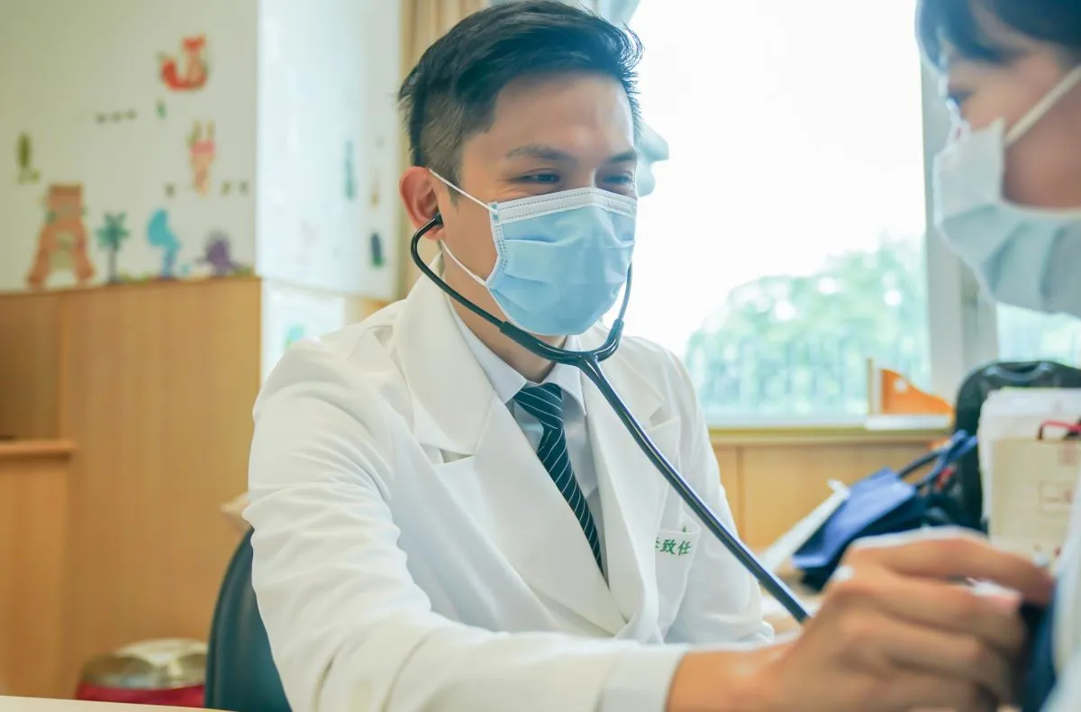 男童高燒草莓舌 確診猩紅熱