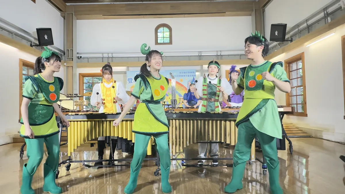 音樂結合電玩元素 豆莢寶寶《噔噔！登上彩虹塔》8月熱鬧闖關