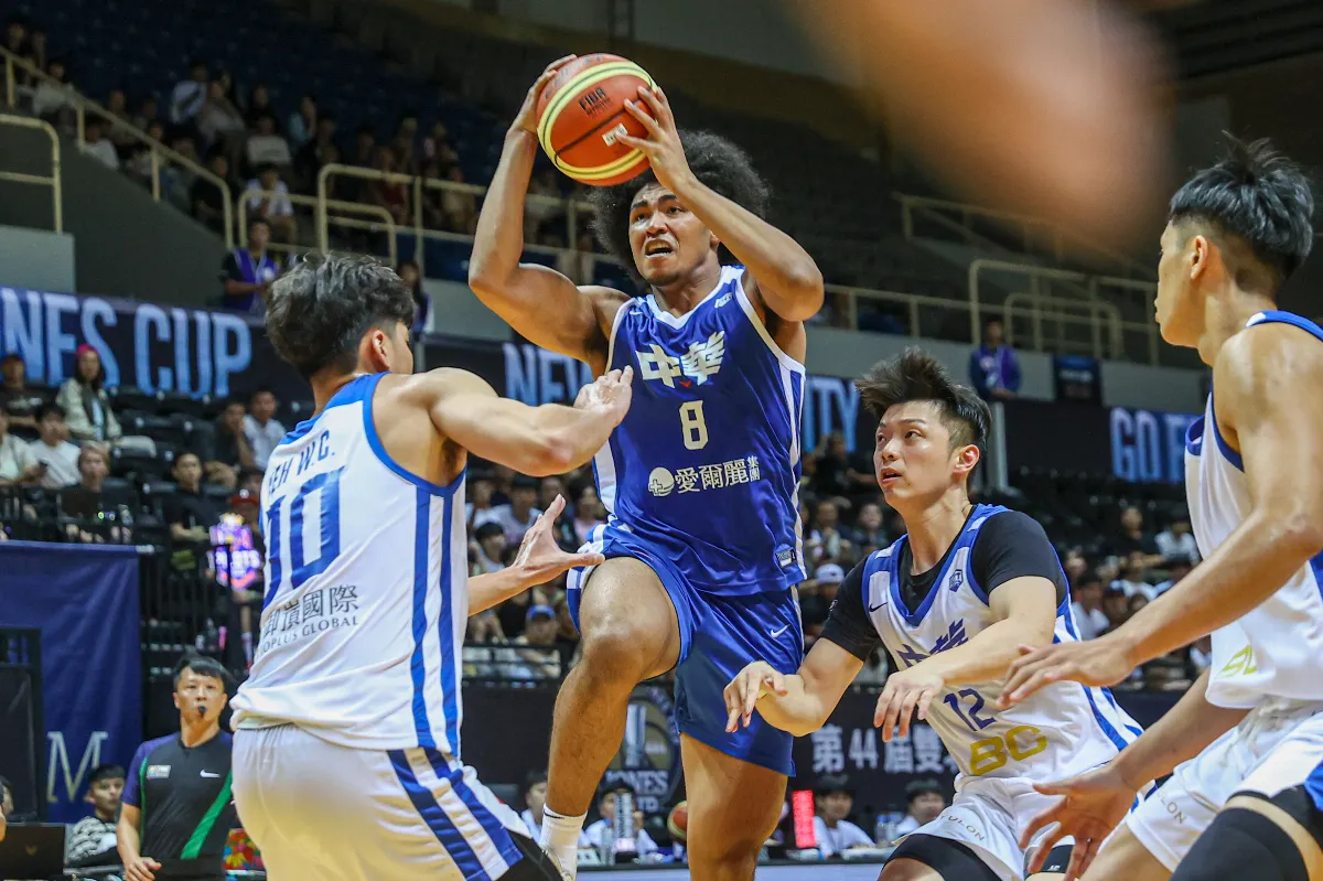 瓊斯盃／賀家兄弟輪流暴扣 藍白內戰中華藍勝出